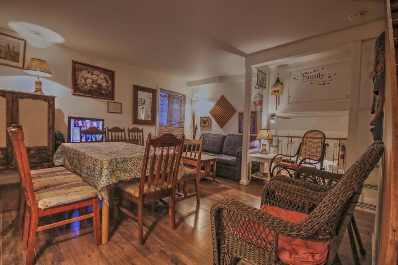 Vieille Maison Rustique Espace Interessant Québec Buitenkant foto
