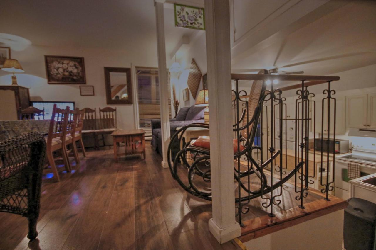 Vieille Maison Rustique Espace Interessant Québec Buitenkant foto