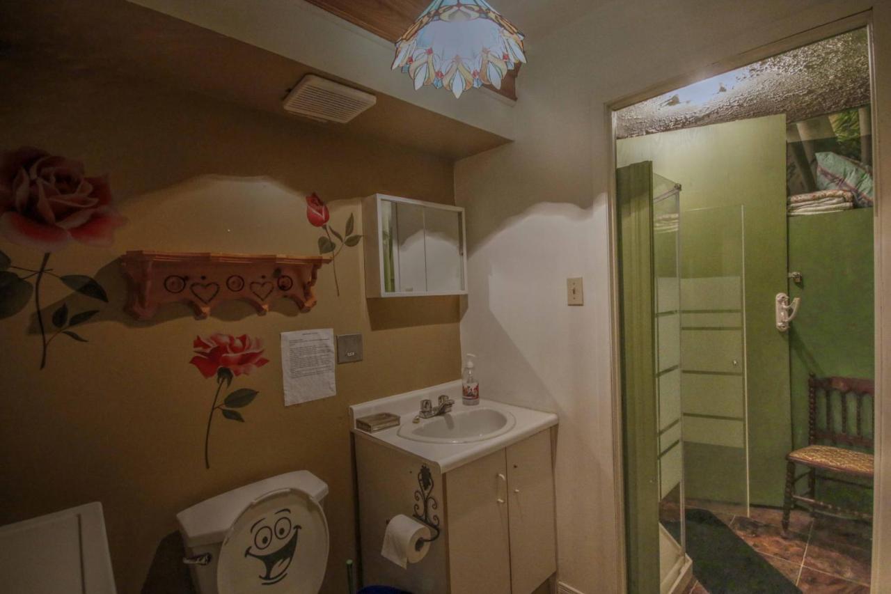 Vieille Maison Rustique Espace Interessant Québec Buitenkant foto
